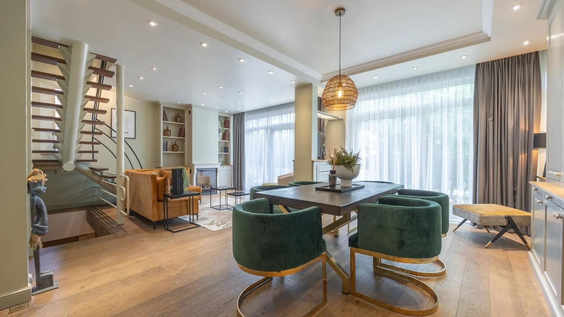 Leonardo Hotel Antwerp The Plaza 4*,  Belgia